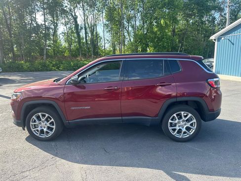 Used 2022 Jeep Compass Latitude AWD/4WD image 8
