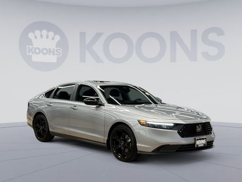 Used 2024 Honda Accord Sport image 2