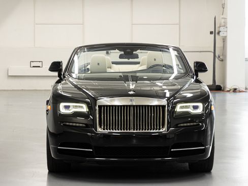 Used 2017 Rolls-Royce Dawn RWD image 12