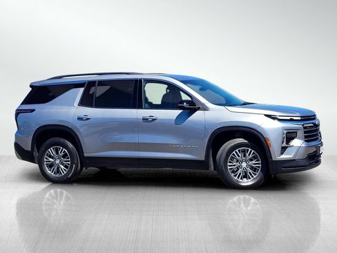 Used 2024 Chevrolet Traverse LT AWD/4WD image 3