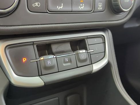 Used 2024 GMC Terrain SLE image 12