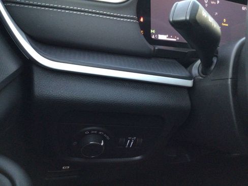 Used 2024 Jeep Grand Cherokee Altitude image 18