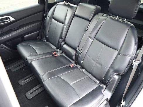 Used 2020 Nissan Pathfinder Platinum image 44