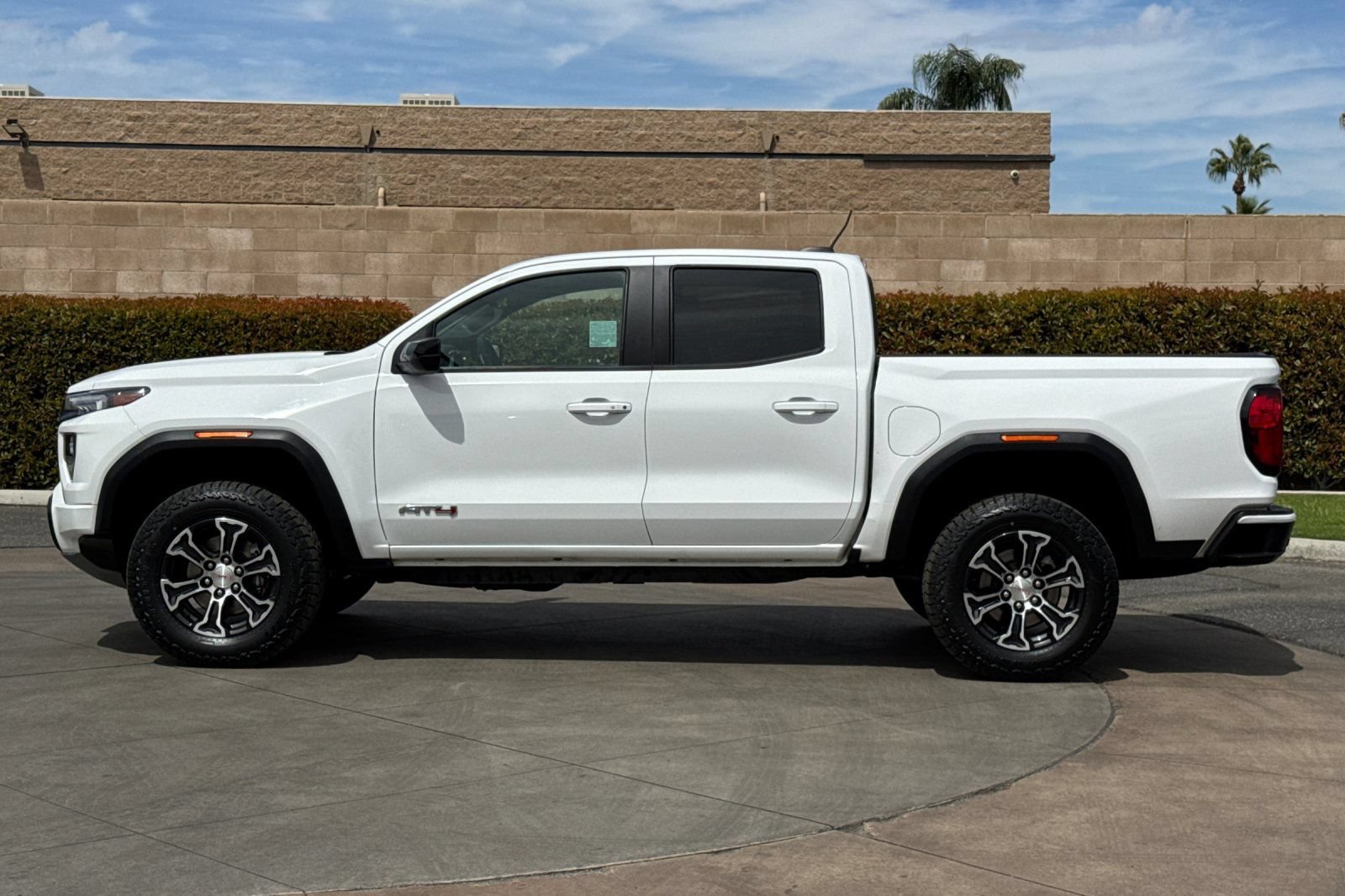 Certified 2023 GMC Canyon AT4 w/ AT4 Premium Package AWD/4WD image 7