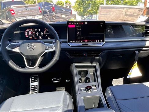 New 2026 Volkswagen Tiguan SE R-Line FWD image 15