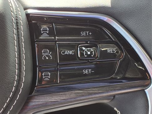 Used 2025 Jeep Grand Cherokee L Overland AWD/4WD image 18