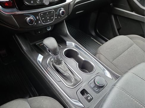 Used 2023 Chevrolet Traverse LT image 25