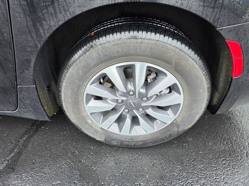 Used 2023 Chrysler Pacifica Touring-L FWD image 9