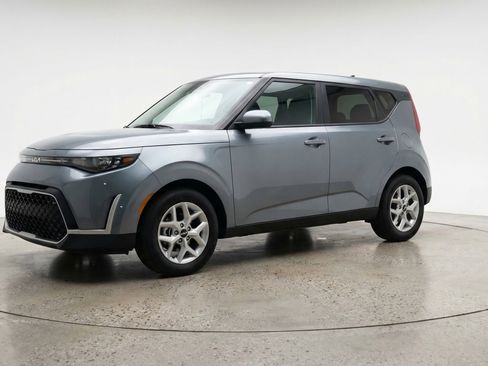 Used 2025 Kia Soul LX w/ LX Technology Package FWD image 3