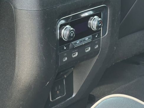 Used 2022 GMC Yukon XL SLT w/ SLT Premium Package image 23