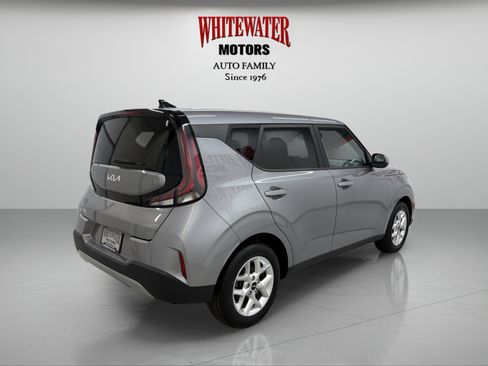 Used 2023 Kia Soul LX w/ Option Group 015 FWD image 4