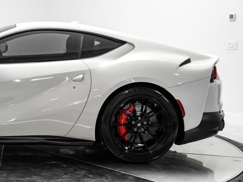 Used 2019 Ferrari 812 Superfast RWD image 13