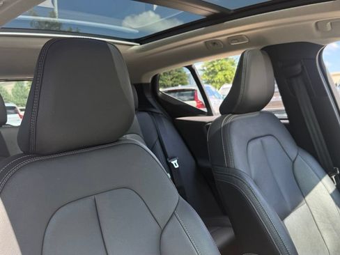 Used 2025 Volvo XC40 B5 Core AWD/4WD image 11