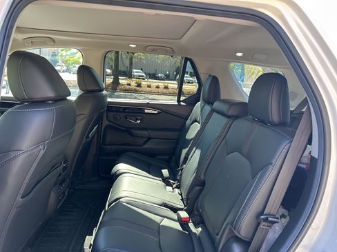Used 2025 Honda Pilot Touring image 8