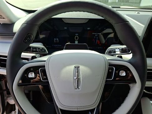 New 2026 Lincoln Aviator AWD image 10