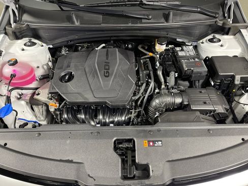 Used 2025 Kia Sportage EX image 9