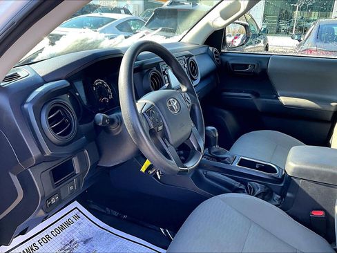 Used 2019 Toyota Tacoma SR w/ SR Convenience Package image 14