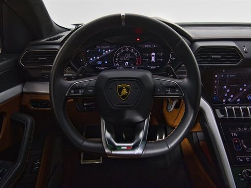 Used 2022 Lamborghini Urus AWD/4WD image 20