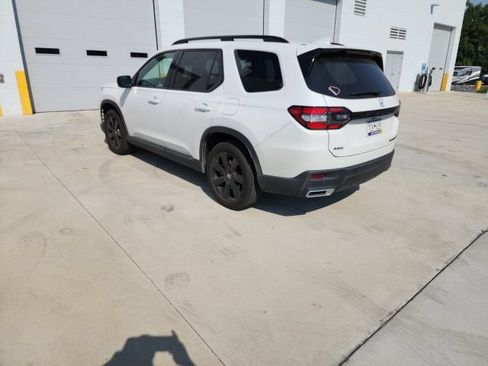 Used 2025 Honda Pilot Black Edition image 10