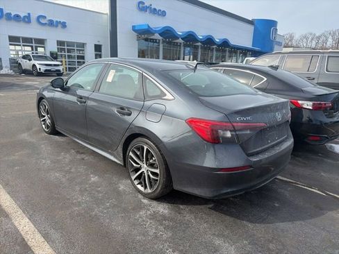 Used 2023 Honda Civic Touring image 2