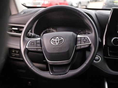 Used 2024 Toyota Highlander LE image 24