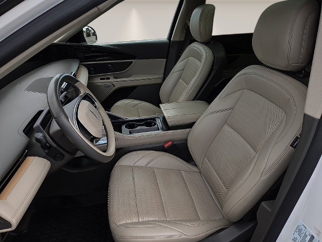 Used 2025 Lincoln Nautilus Reserve AWD/4WD image 17