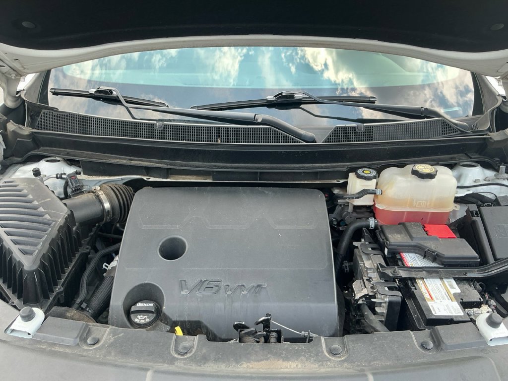 Used 2022 Chevrolet Traverse LT FWD image 25