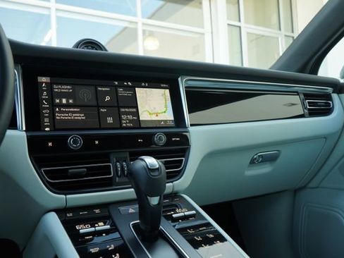 Used 2023 Porsche Macan S image 21