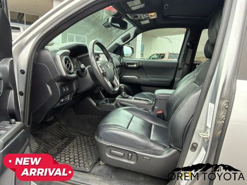 Used 2020 Toyota Tacoma TRD Off-Road AWD/4WD image 15