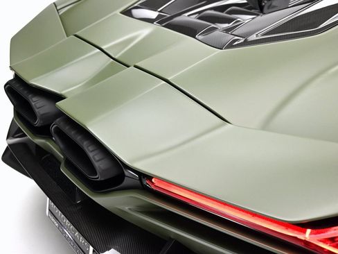 Used 2025 Lamborghini Revuelto AWD/4WD image 28