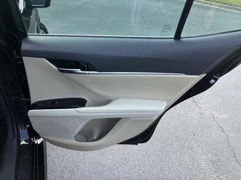 Used 2018 Toyota Camry LE image 26