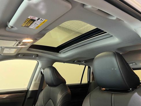 Certified 2025 Toyota Highlander Limited image 17