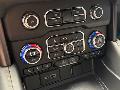 Used 2024 GMC Yukon AT4 w/ AT4 Premium Plus Package image 17