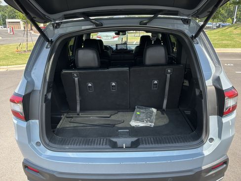 Used 2025 Honda Pilot Black Edition image 32