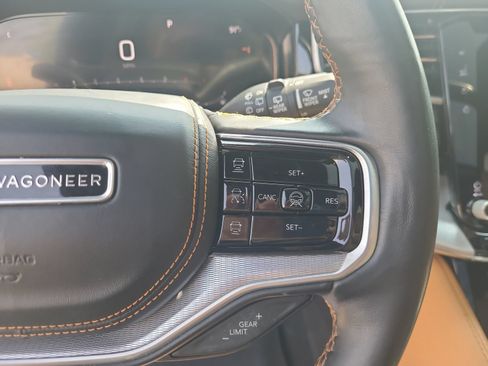 Used 2022 Jeep Grand Wagoneer Series III AWD/4WD image 33