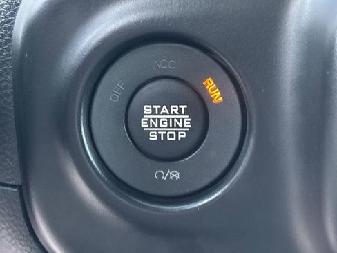 Used 2023 Jeep Wrangler Sahara image 30