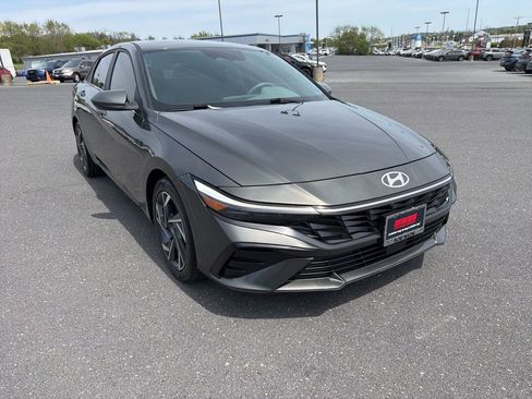 Used 2024 Hyundai Elantra SEL w/ Convenience Package image 7