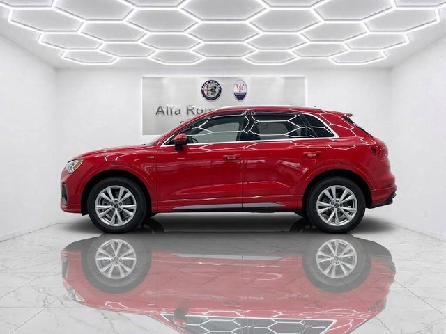 Used 2022 Audi Q3 2.0T Premium w/ Convenience Package AWD/4WD image 2