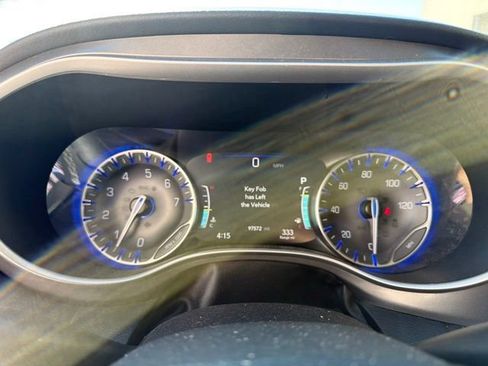 Used 2022 Chrysler Pacifica Touring-L FWD image 22