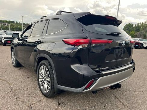 Used 2021 Toyota Highlander Platinum AWD/4WD image 3