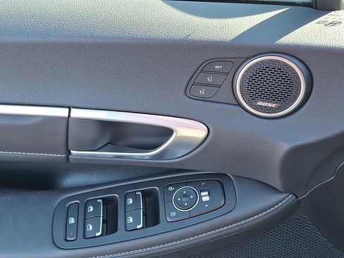 Used 2022 Hyundai Sonata Limited w/ Preferred Accessory Package image 2