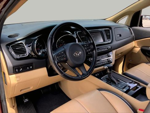 Used 2018 Kia Sedona SX FWD image 17