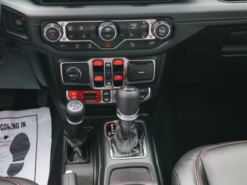 Used 2025 Jeep Wrangler Unlimited Rubicon image 14