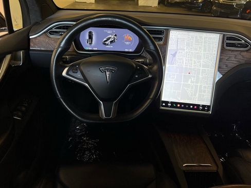 Used 2018 Tesla Model X 75D image 22