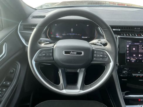 New 2025 Jeep Grand Cherokee L Altitude image 13