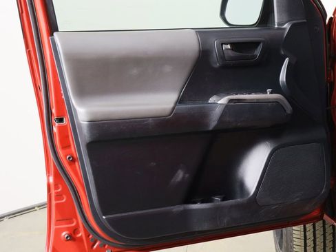 Used 2016 Toyota Tacoma SR5 image 13