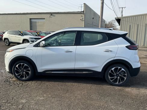 Used 2022 Chevrolet Bolt EUV Premier w/ Sun & Sound Package image 8