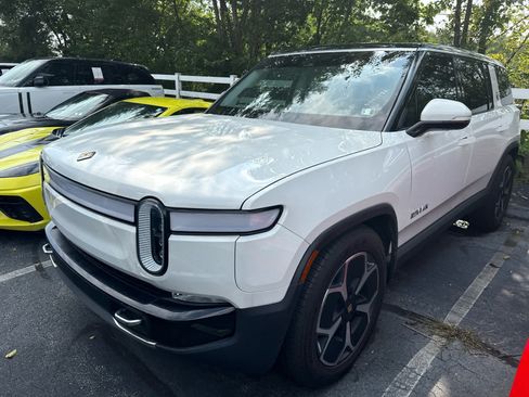 Used 2023 Rivian R1S Adventure Dual AWD/4WD image 3
