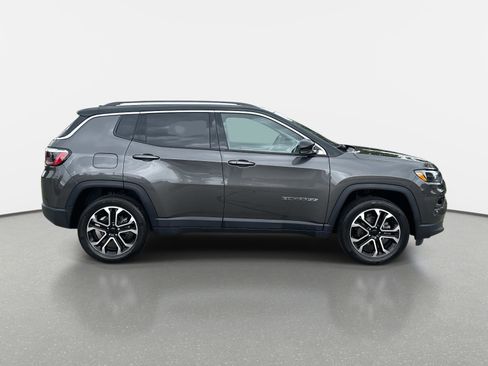 Used 2022 Jeep Compass Limited image 4