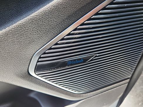 Used 2023 Jeep Grand Cherokee Overland w/ Luxury Tech Group IV AWD/4WD image 27